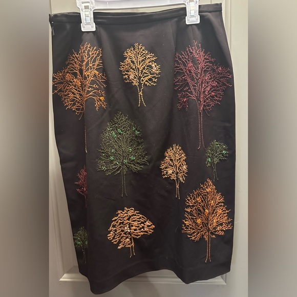 Grace Elements Size 4 Embellished Tree Skirt EUC - Picture 2 of 6